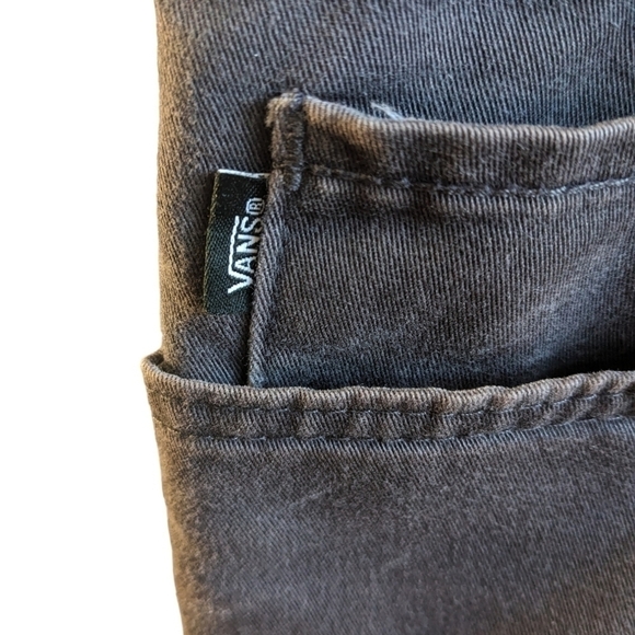 Vans men's grey denim shorts size 31.  22" length shorts.  Great condition - Picture 3 of 7